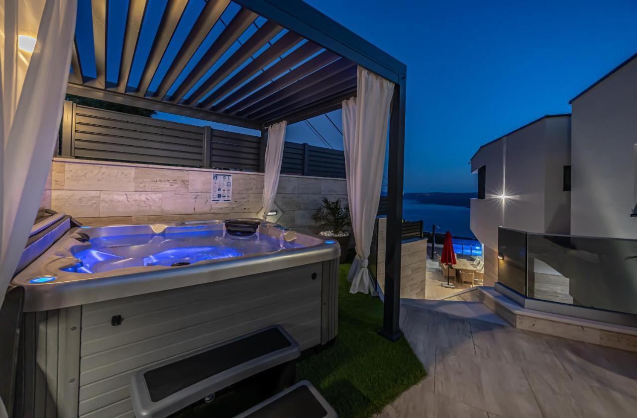 Villa Marassi With Heated Pool, Hot Tub And Sauna 茨里克韦尼察 外观 照片
